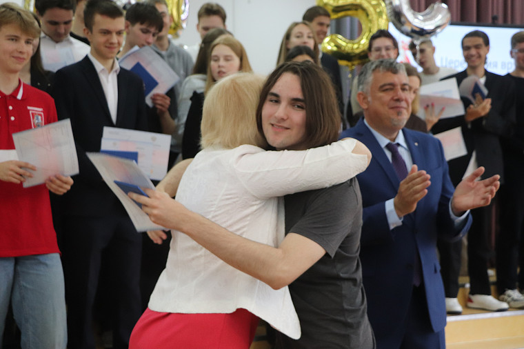 Выпускники 11 классов получили аттестаты.